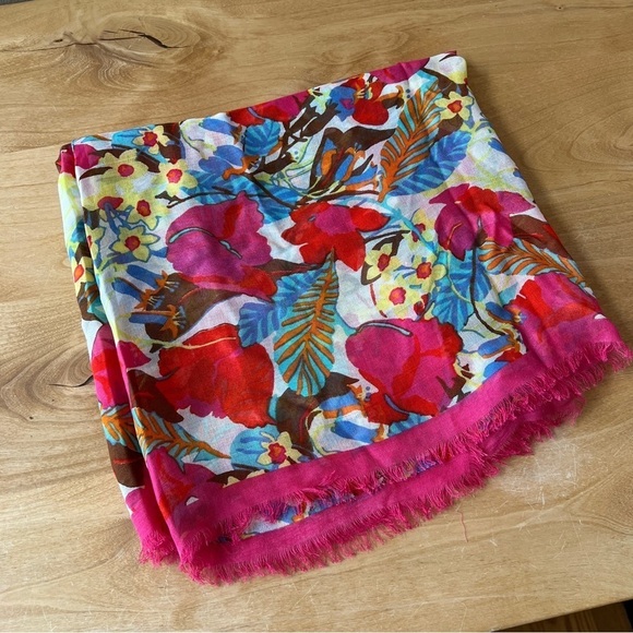 J MCLAUGHLIN GISELLE SCARF 50X50 FRINGE DRAPE FLORAL ARTSTY CHIC MODAL SILK - Picture 10 of 12